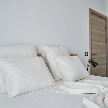 Rebeq Alezzi Beach Apartment Navodari